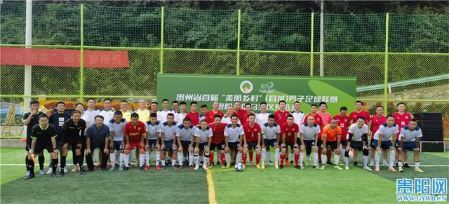 今天，DBboys组合的歌手阵容率先曝光，除了电影主演贾乃亮和于洋之外，该组合还特邀了“东北笑匠”宋小宝加盟，三人将和由五个女生组成的SHEplus争当“东北话代言人”。