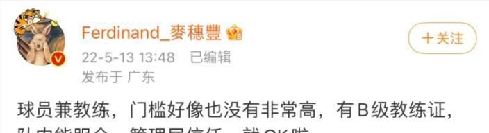 派对现场，邓超身着Berluti皮风衣搭配Givenchy衬衫及 邓超轻松现身西湖畔 黑框眼镜复古气息十足 2009-04-20 邓超演技派偶像小生邓超19日现身某发布会上，身着最新款爱琴海蓝装的邓超更显休闲潇洒，与众多名模出现在签名板前时大批粉丝为一堵偶像风采与保安发生冲突。