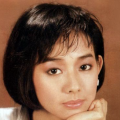 杰西卡·阿尔芭桃红装亮眼 巴里摩尔与老公热吻 2013-11-11 近日，Baby2Baby盛典在加州举行，杰西卡·阿尔芭、德鲁·巴里摩尔等明星出席。
