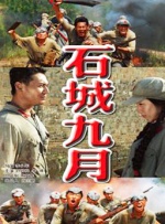 红毯上，一边是性感的搭档，一边是结发娇妻，“左拥右抱”的凯奇，十分令人羡慕！